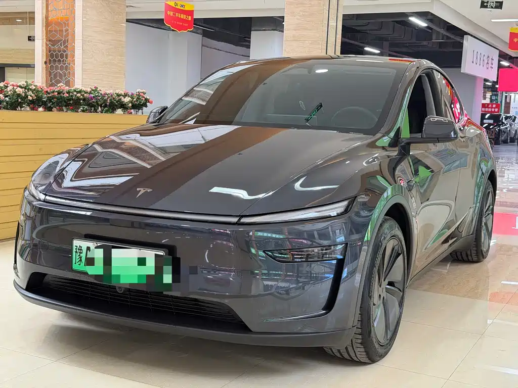 Tesla Model Y 2025