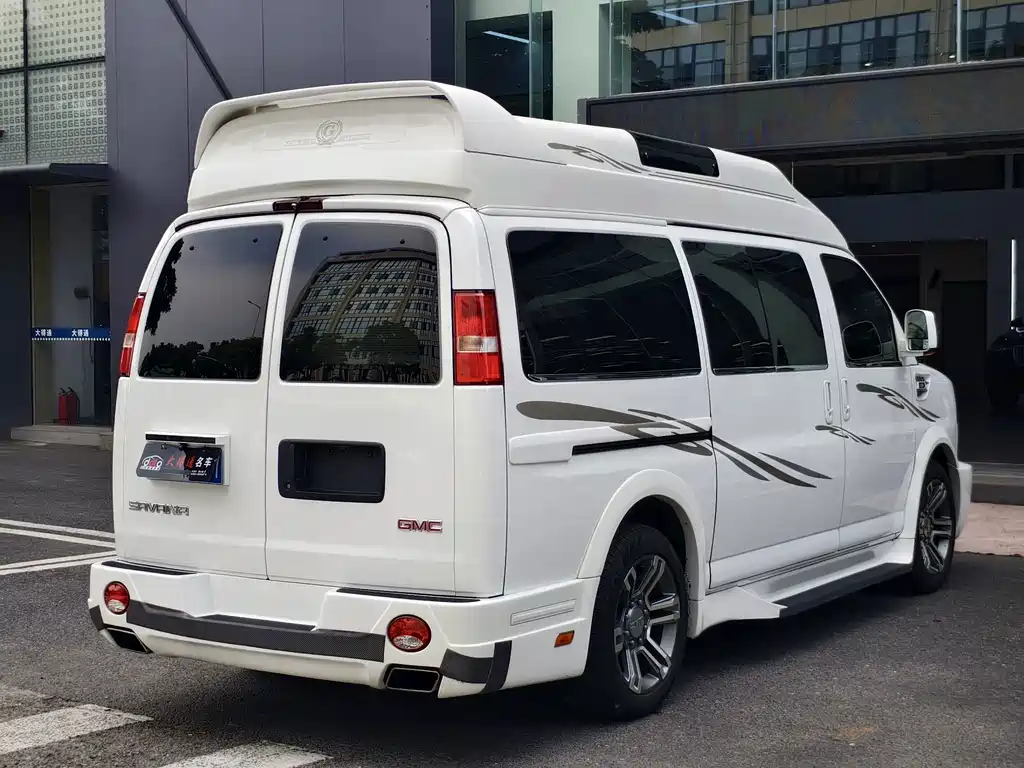GMC Savana — миниатюра 3