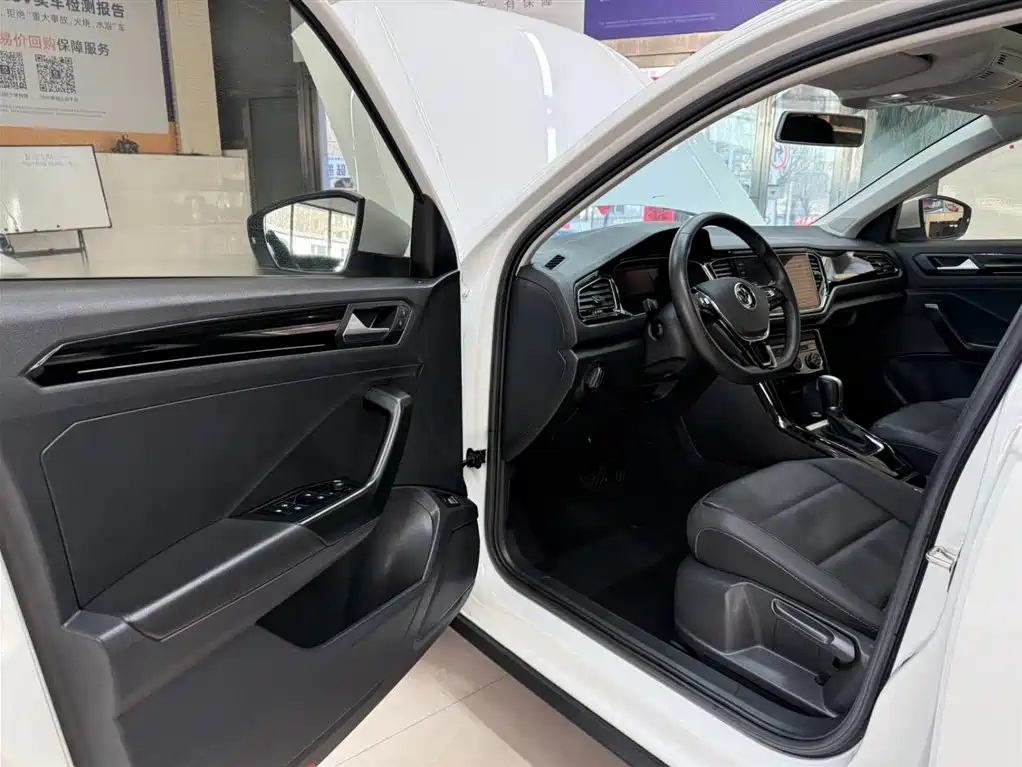 VOLKSWAGEN T ROC EXPLORING SONGS