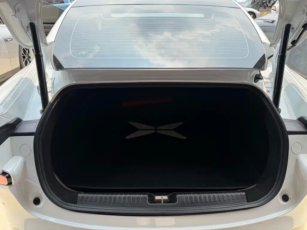 XPeng P7 — миниатюра 10