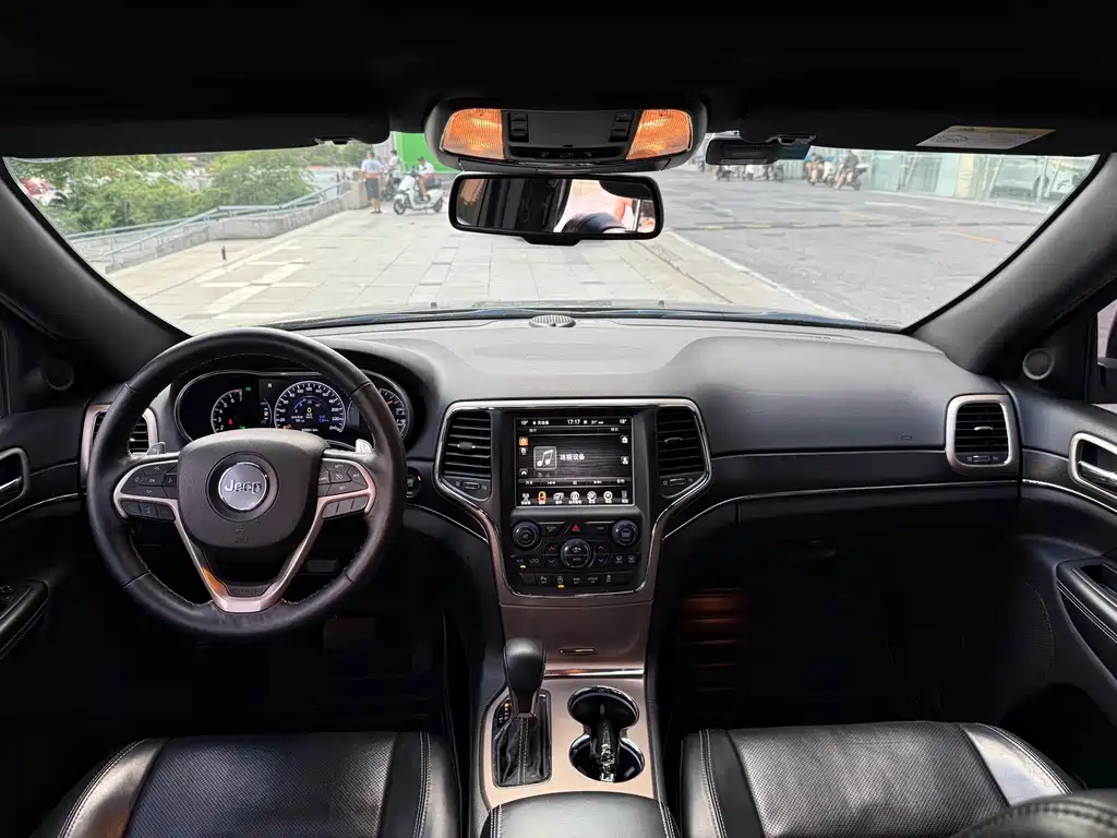 Jeep Grand Cherokee (Import) — миниатюра 10