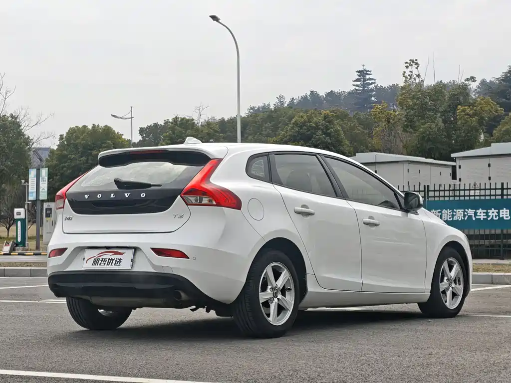 Volvo V40 T3 Smart Leisure Edition, фото 6