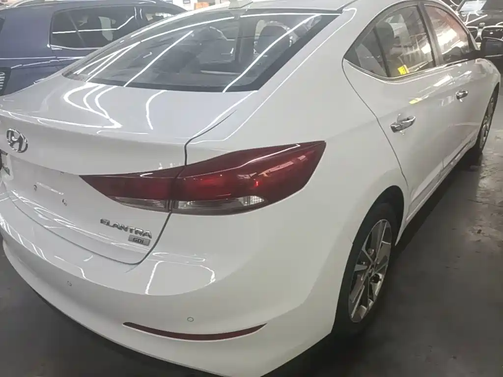 Hyundai Elantra — миниатюра 7
