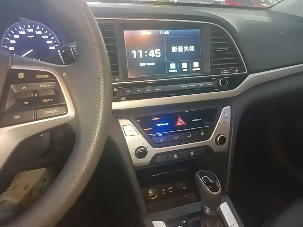 Hyundai Elantra — миниатюра 13
