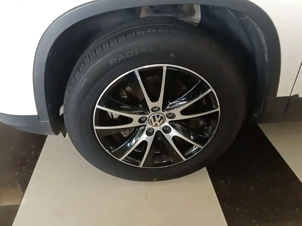 Volkswagen Tiguan — миниатюра 23