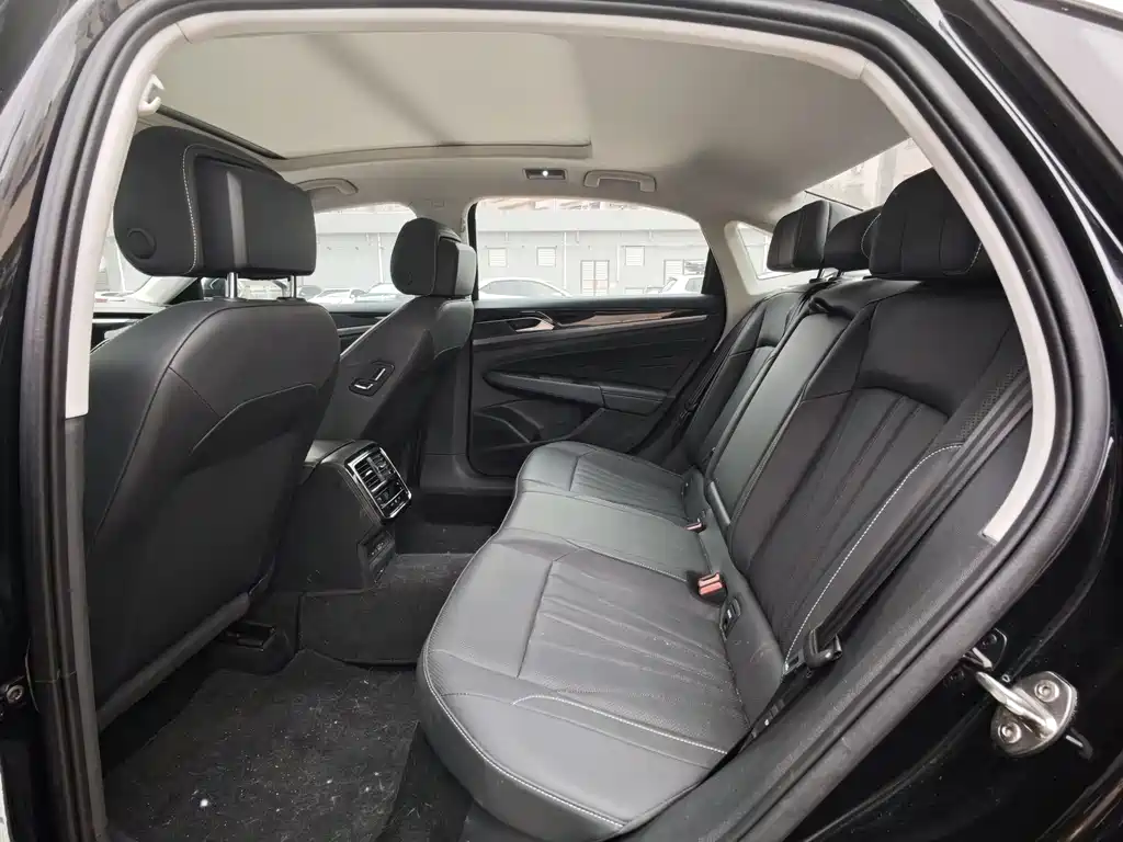 Volkswagen Passat 2025 330TSI Elite
