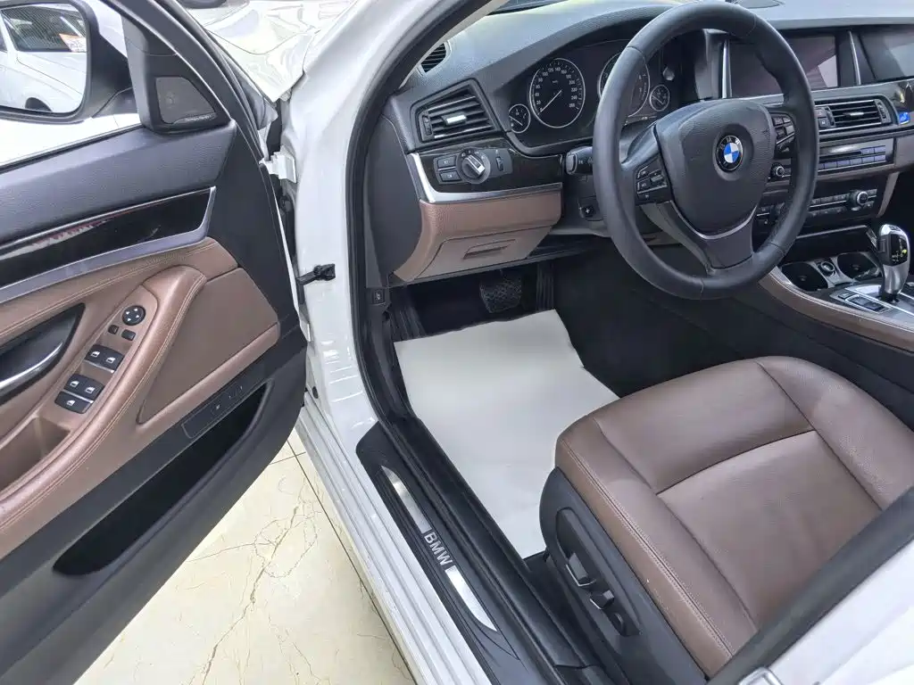 BMW 5 Series — миниатюра 13