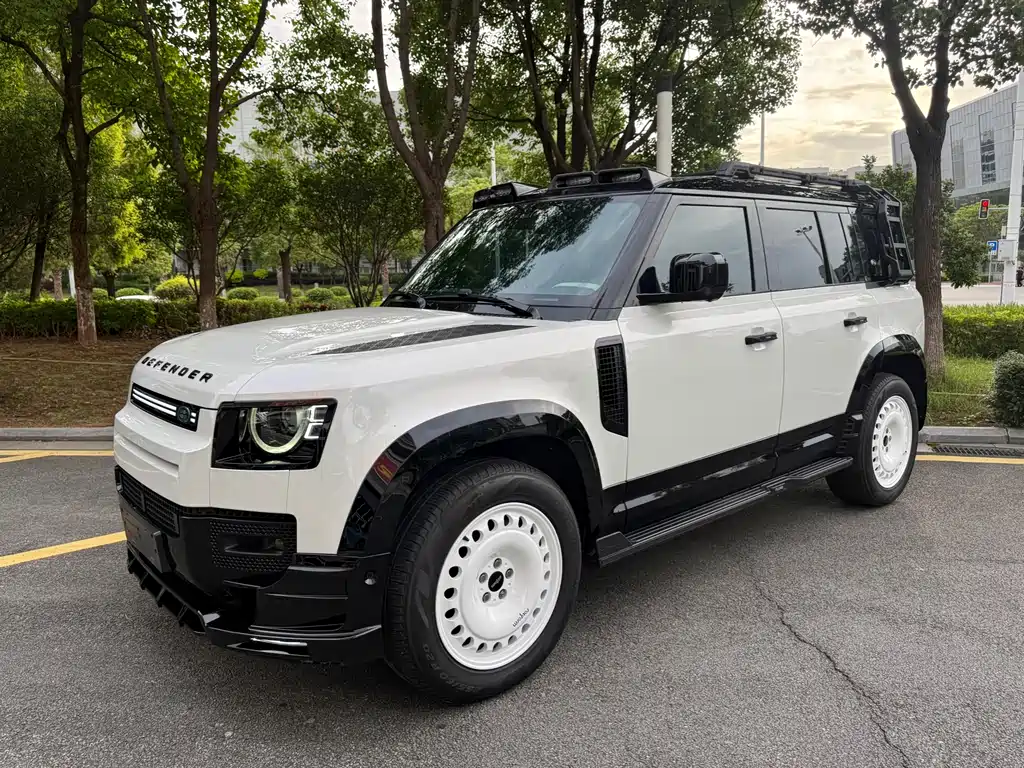 Land Rover Defender 2023