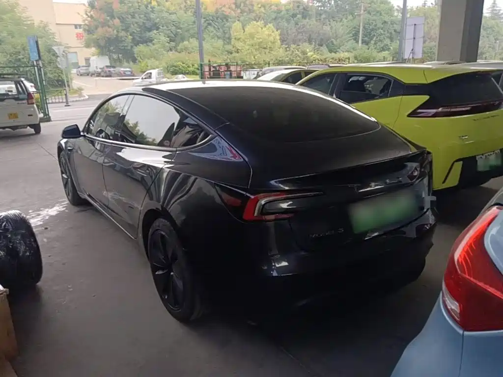 Tesla Model 3 — миниатюра 5