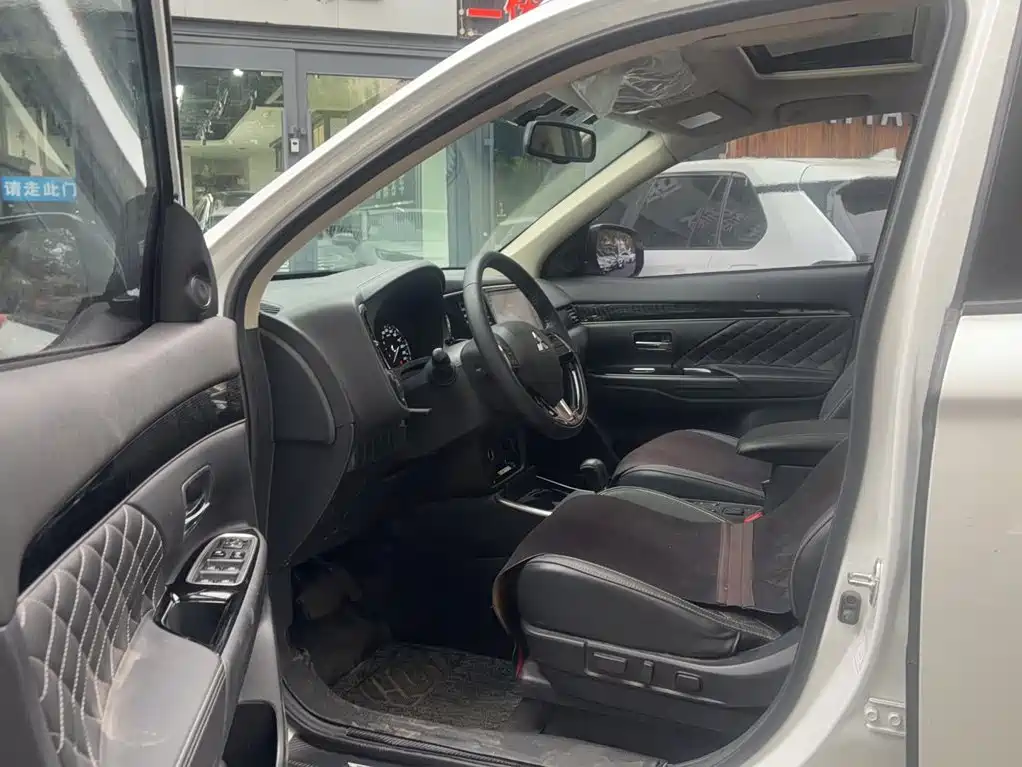 Mitsubishi Outlander — миниатюра 16