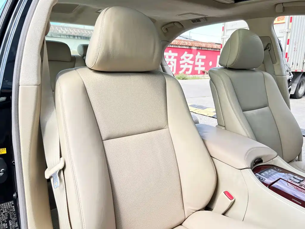 Lexus LS — миниатюра 17