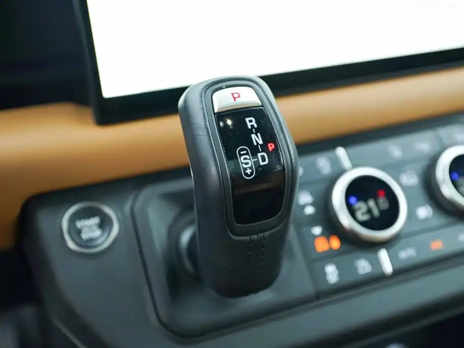 Land Rover Defender — миниатюра 8