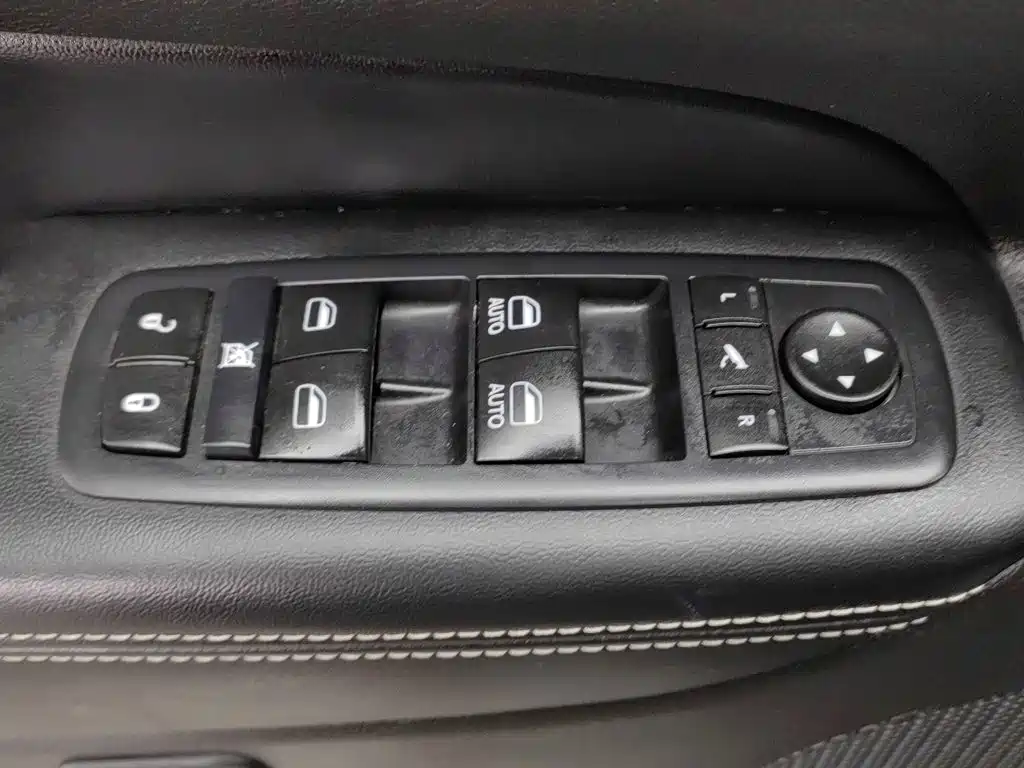 Jeep Grand Cherokee (Import) — миниатюра 9