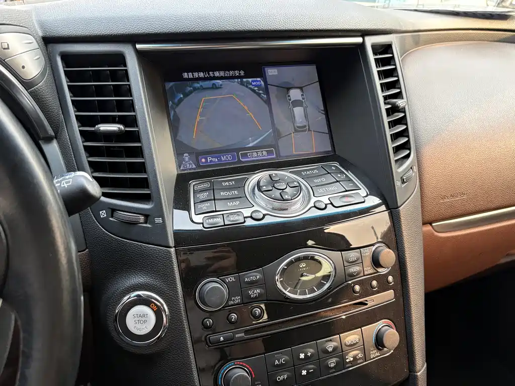 Infiniti QX70 3.7L Standard Edition, фото 17