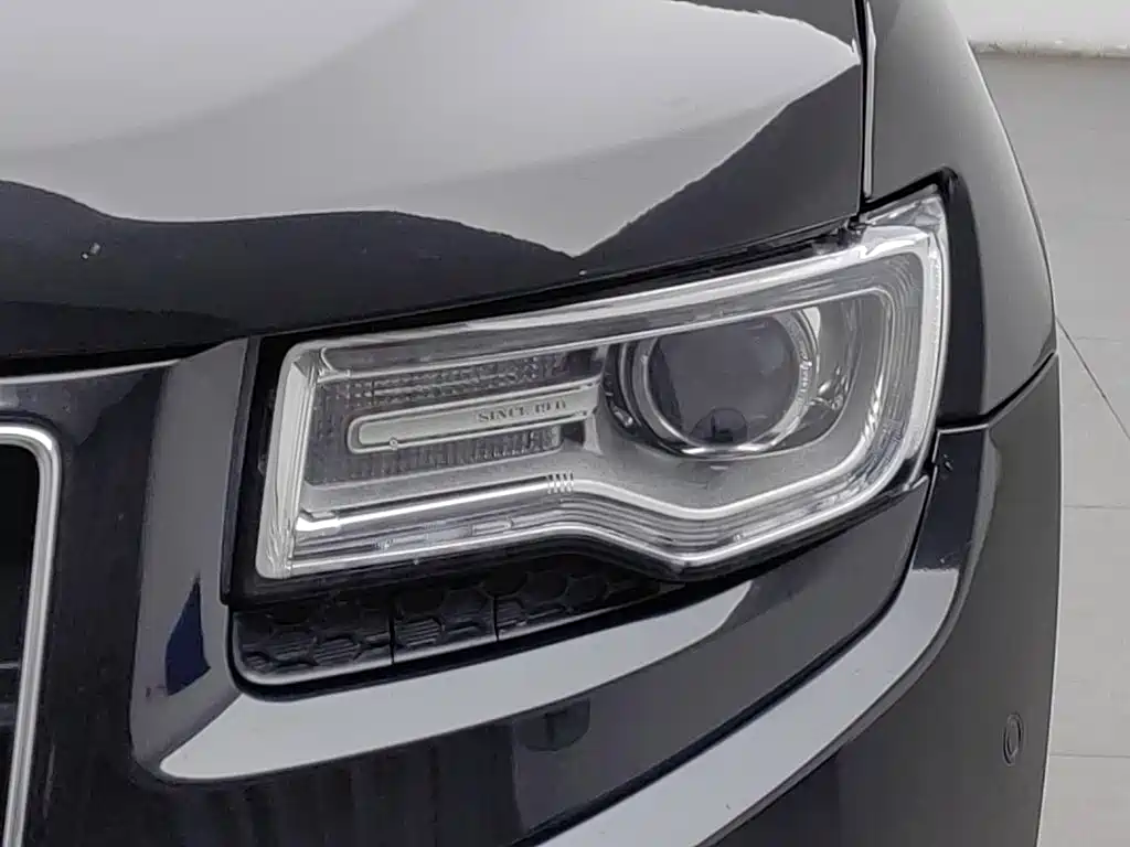 Jeep Grand Cherokee (Import) — миниатюра 7
