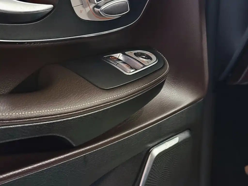 Mercedes-Benz V-Class — миниатюра 15