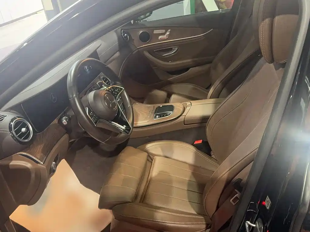 Mercedes-Benz E-Class — миниатюра 10