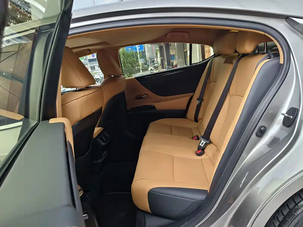 Lexus ES — миниатюра 8