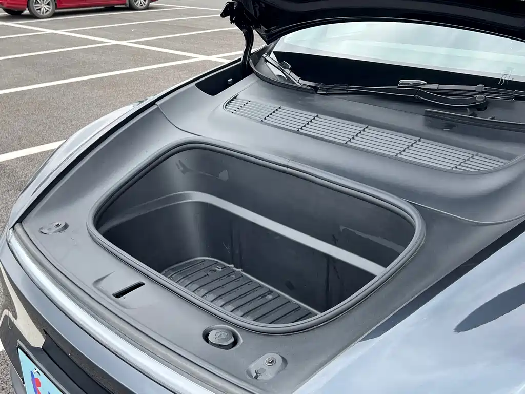 Tesla Model Y — миниатюра 13