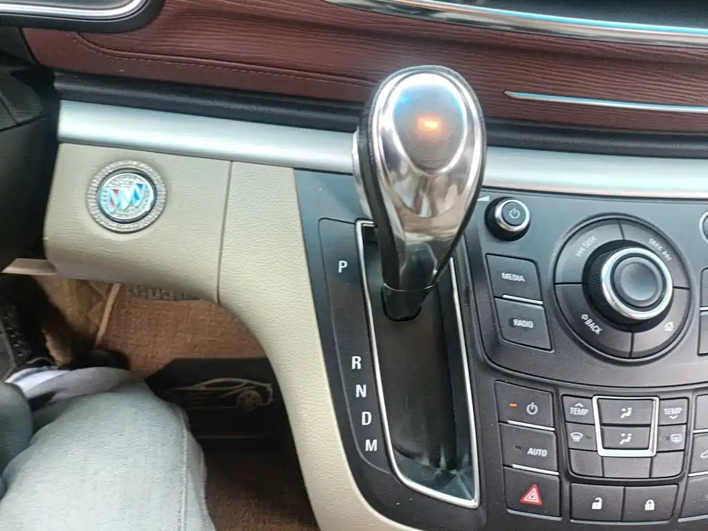 Buick GL8 — миниатюра 7