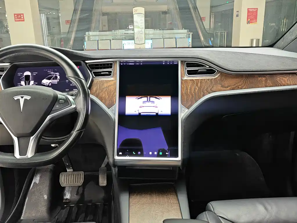 TESLA MODEL X