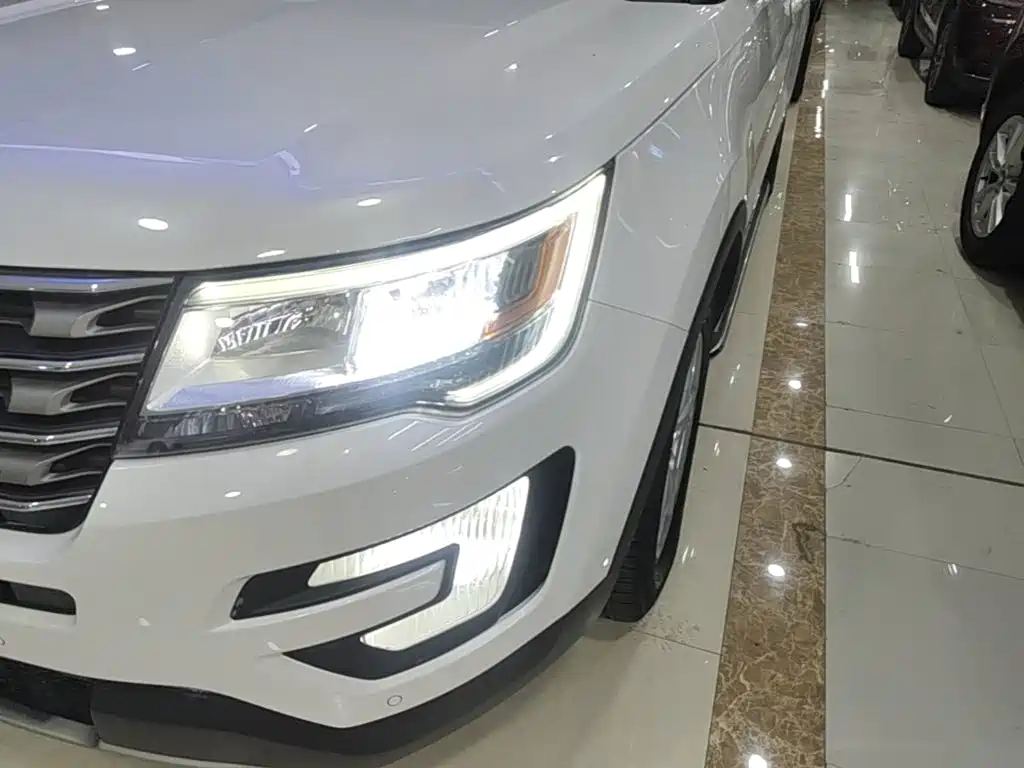 Ford Explorer (Import) — миниатюра 24
