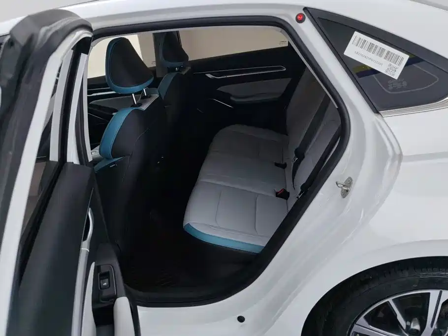 Geely Emgrand — миниатюра 11