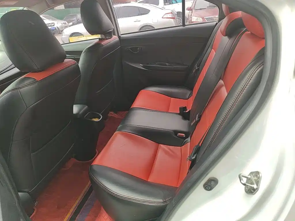 Toyota Yaris L — миниатюра 17