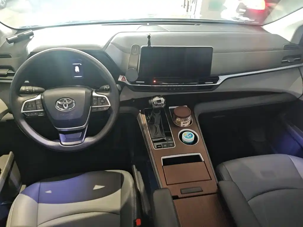 Toyota Sienna — миниатюра 10