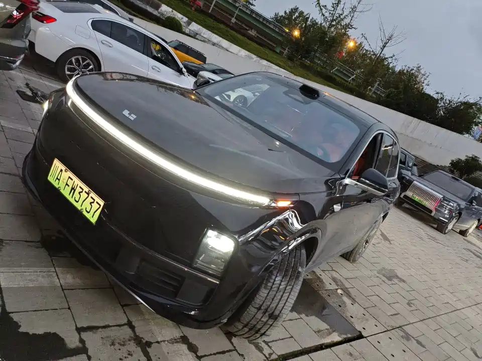 Li Auto L8
