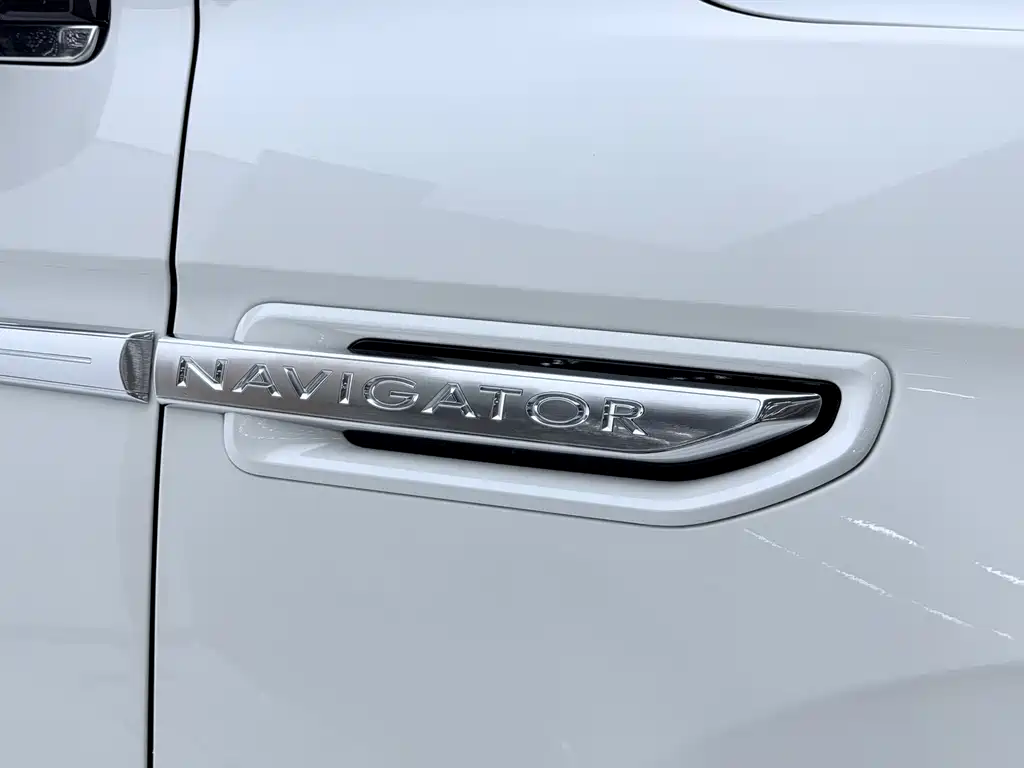 Lincoln Navigator — миниатюра 36