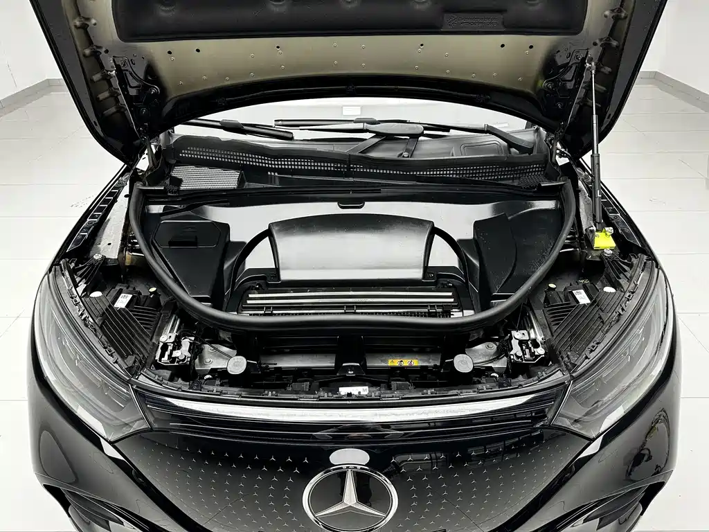 Mercedes-Benz EQE SUV — миниатюра 15
