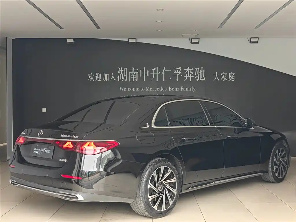 Mercedes-Benz E-Class — миниатюра 6
