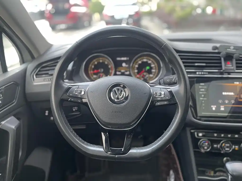 Volkswagen Tiguan L — миниатюра 17