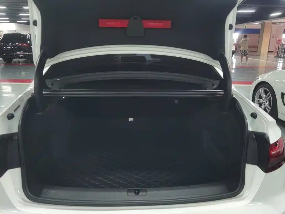 Audi A4L — миниатюра 4