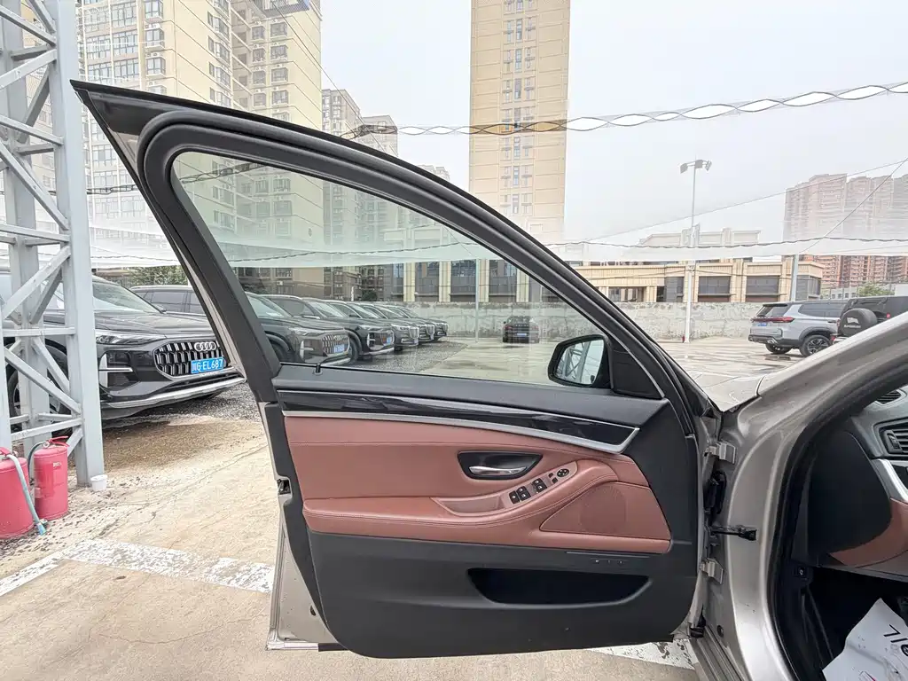 BMW 5 Series — миниатюра 15