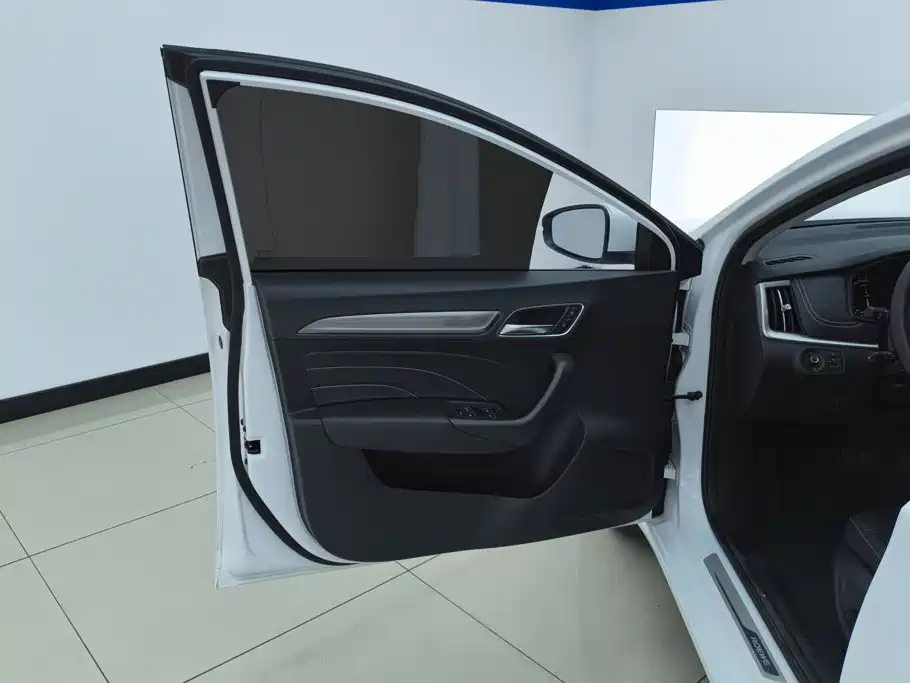 Roewe i6 Classic — миниатюра 7