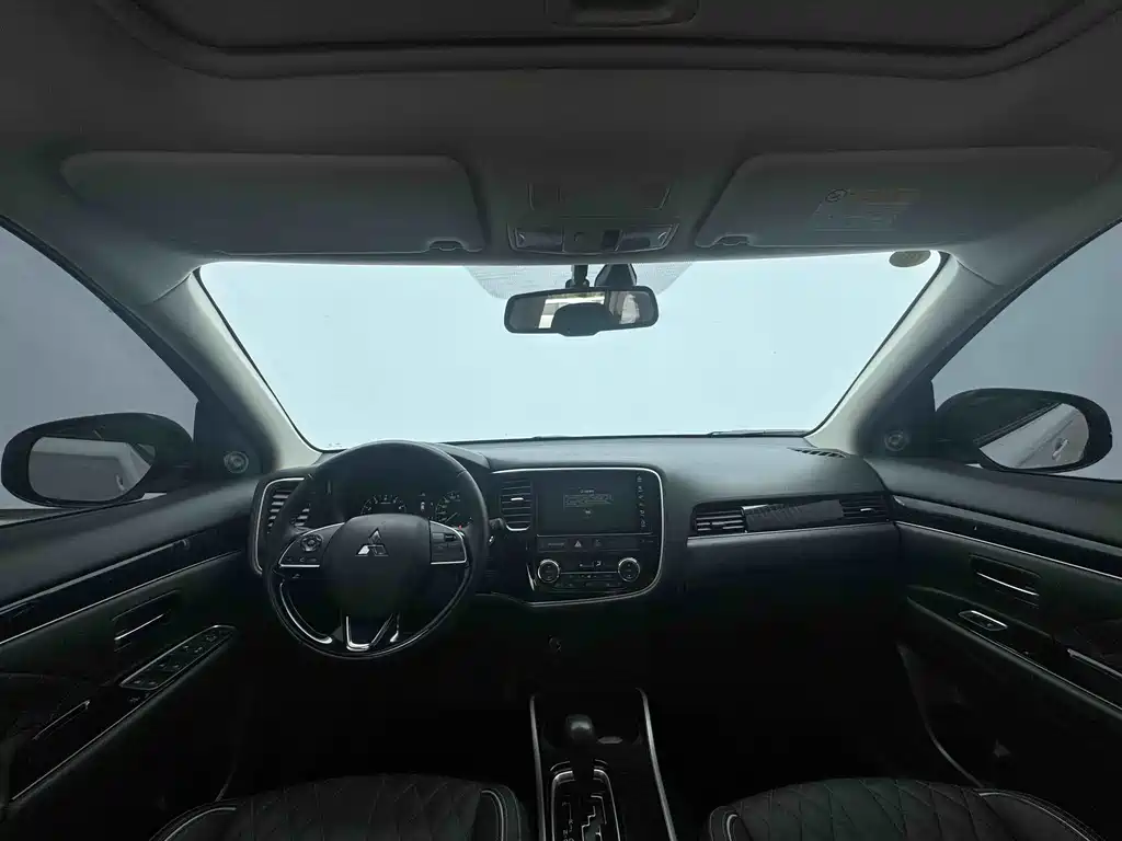 Mitsubishi Outlander — миниатюра 10