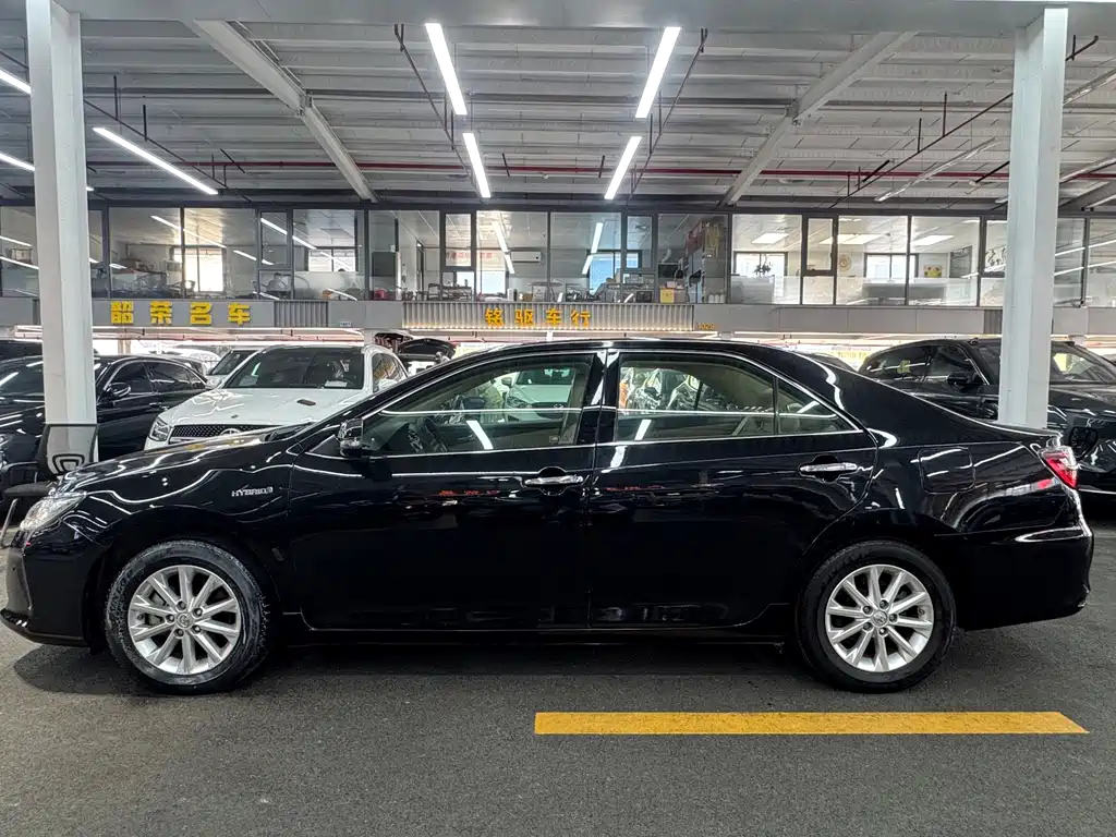 Toyota Camry — миниатюра 3