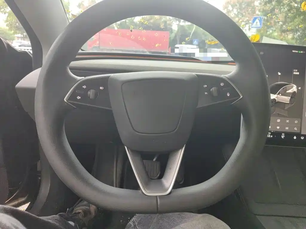 Tesla Model 3 — миниатюра 7