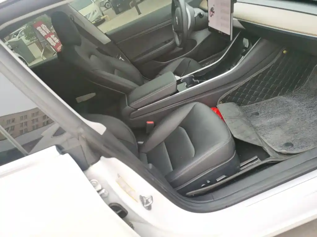 Tesla Model 3 — миниатюра 25