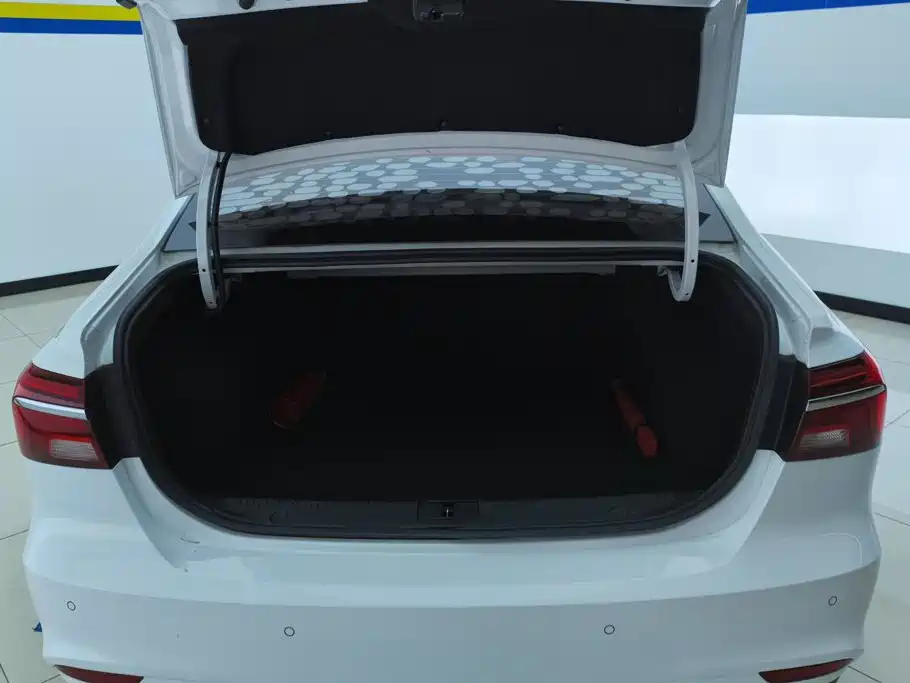 Roewe i6 Classic — миниатюра 4