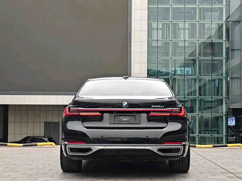 BMW 7 Series — миниатюра 8