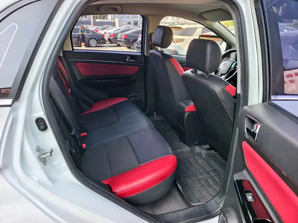 BAIC New Energy EX — миниатюра 15