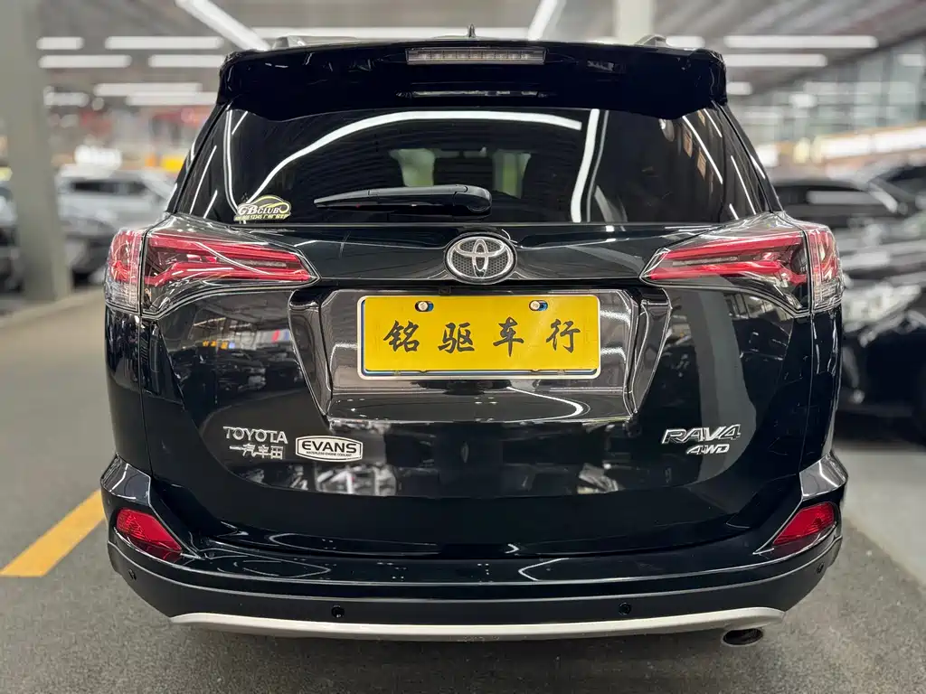 Toyota RAV4 — миниатюра 5