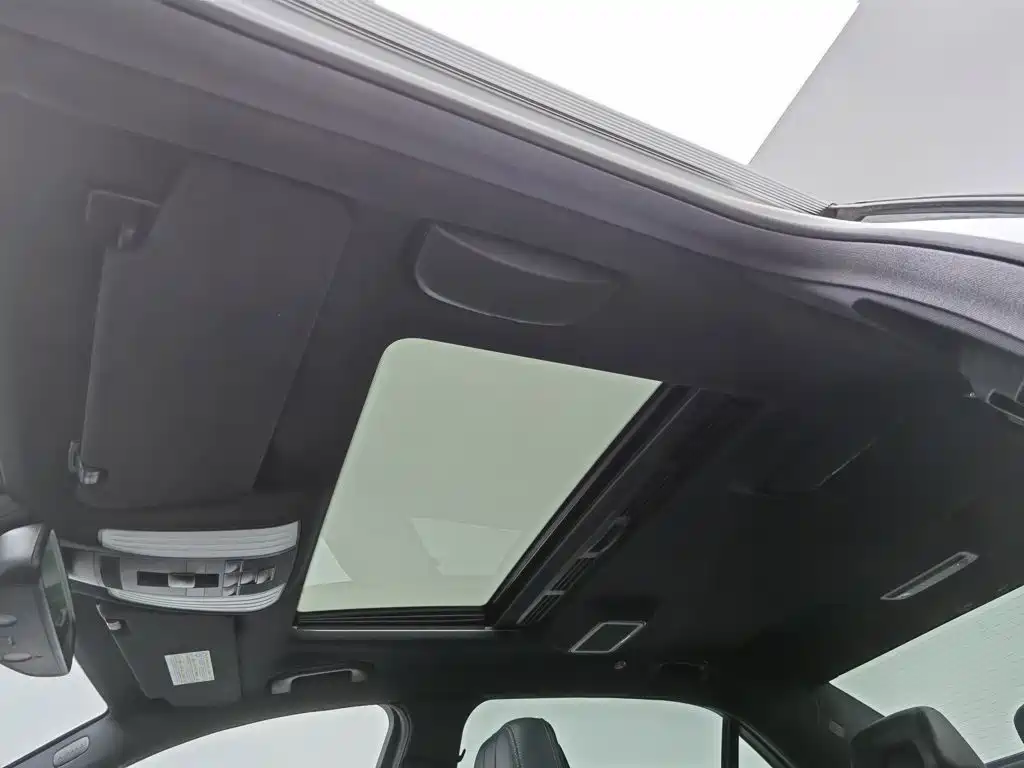 Mercedes-Benz E-Class — миниатюра 14