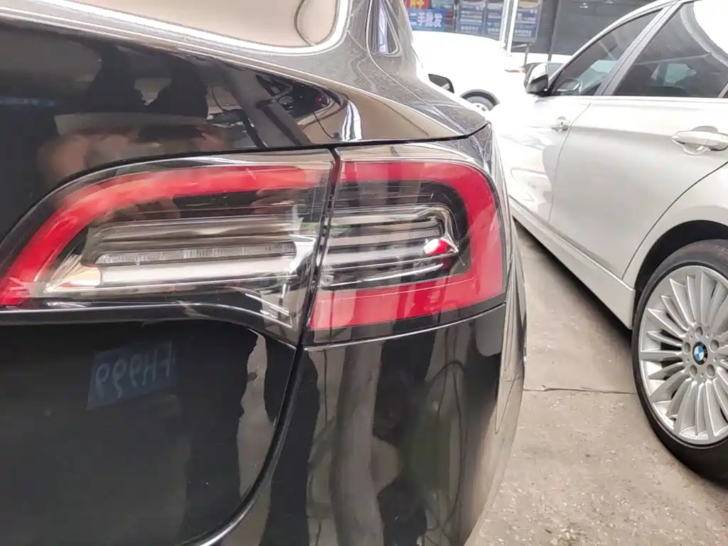 Tesla Model 3 — миниатюра 8