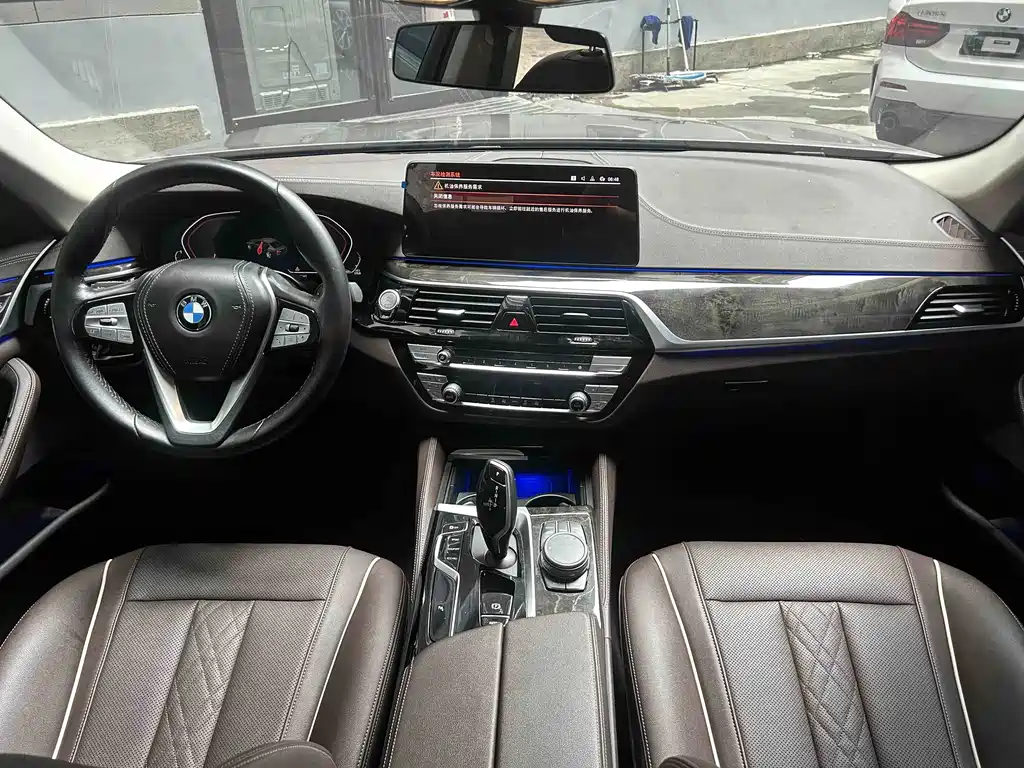 BMW 5 Series — миниатюра 13