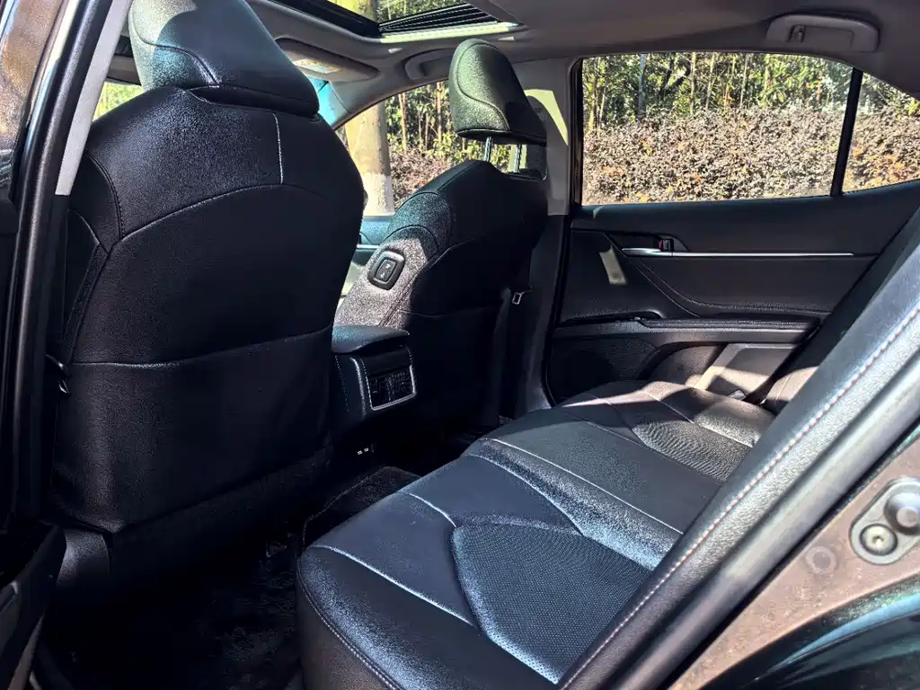 Toyota Camry — миниатюра 9