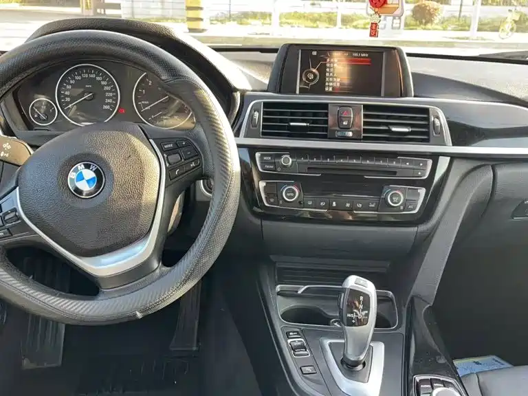 BMW 3 Series — миниатюра 2